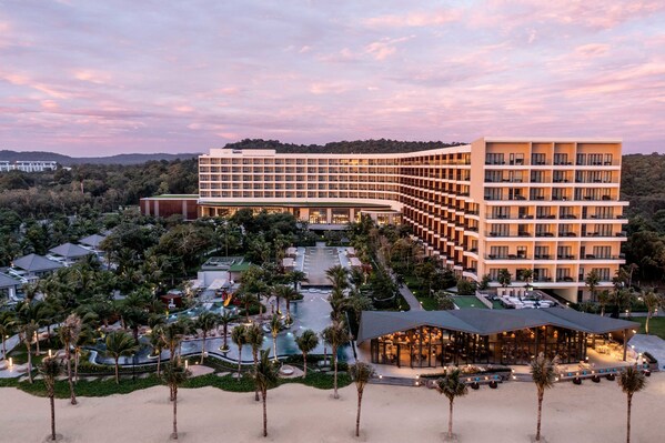 stunning sunset at crowne plaza phu quoc starbay