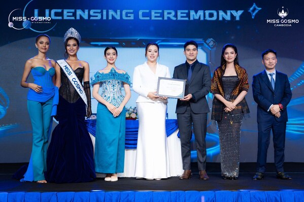 tiffany vu女士 （2025年柬埔寨miss cosmo国家总监），miss cosmo组织总经理 trần việt bảo hoàng先生为其颁发官方比赛证书。其他五位包括：诺罗敦·珍娜公主，高棉艺术家协会副主席 nov sonita 女士, liberty集团董事长 和 miss cosmo 柬埔寨负责人 mr,tommy先生，miss cosmo 2024年 ketut permata juliastrid女士 以及miss cosmo 2024年前十名 leakena in女士。
