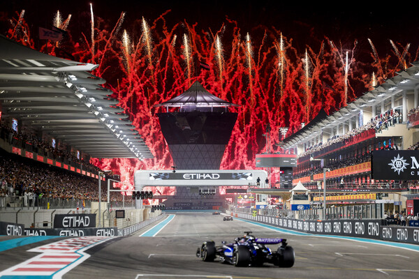 阿布扎比大奖赛（ abu dhabi grand prix ）在亚斯码头赛道（ yas marina circuit ）举办2024年f1赛季的赛