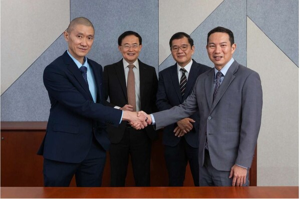 图片中从左至右：dr ian cheong, mr peter chia, dr chris tan, mr kevin lee