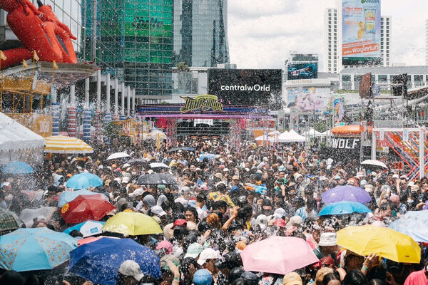 泰国盛大的宋干世界泼水节闪耀全国各地的尚泰购物中心，千万游客尽享欢乐