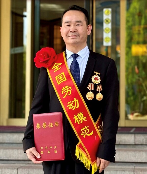 北京民族饭店赵会连大师荣获“全国劳动模范”称号