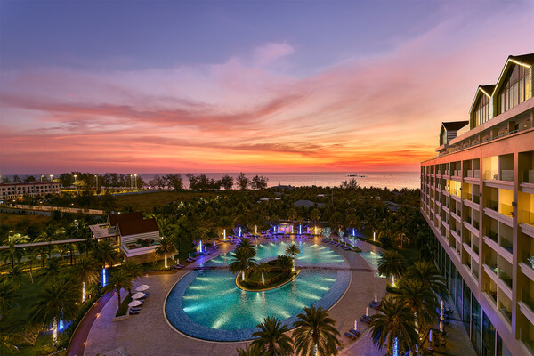 magnificent sunset (prnewsfoto/radisson blu resort, phu quoc)