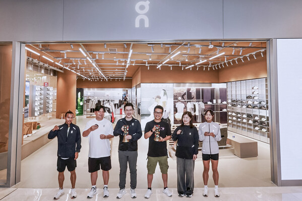on昂跑昆明恒隆广场店盛大开业仪式